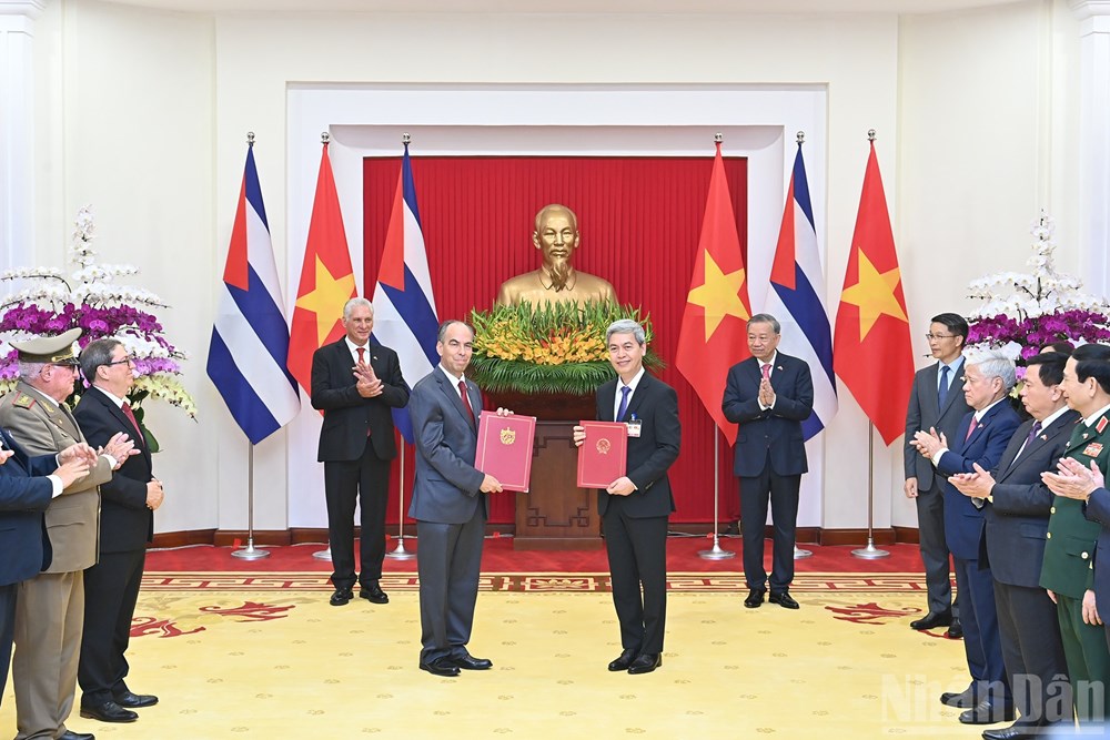 Tổng Bí thư Tô Lâm và Bí thư Thứ nhất Đảng Cộng sản Cuba, Chủ tịch nước Cộng hòa Cuba Miguel Diaz-Canel Bermudez chứng kiến Lễ trao các văn kiện hợp tác - ảnh 6
