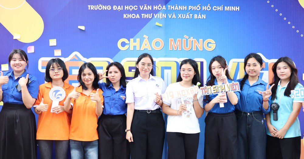 Rộn ràng mùa nhập học, học phí “mềm” giữ sức hút - ảnh 1