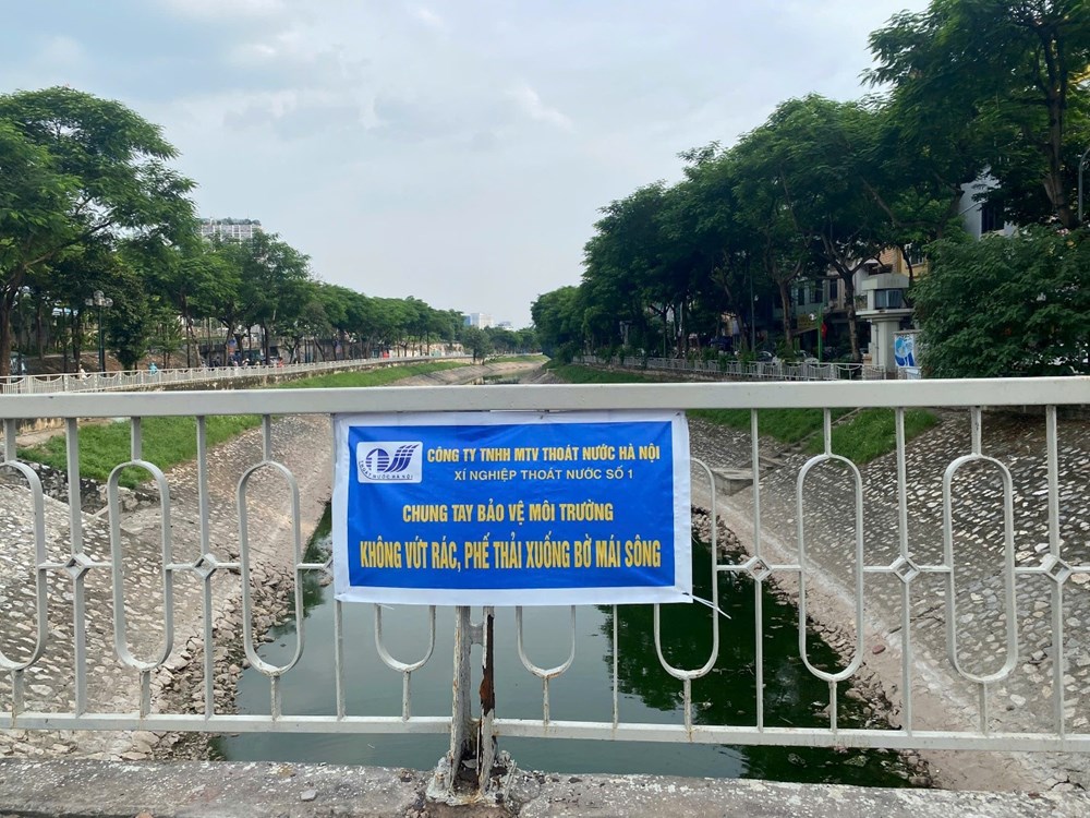 Thực trạng của sông Tô Lịch sau gần một năm thực hiện dự án “hồi sinh” - ảnh 6