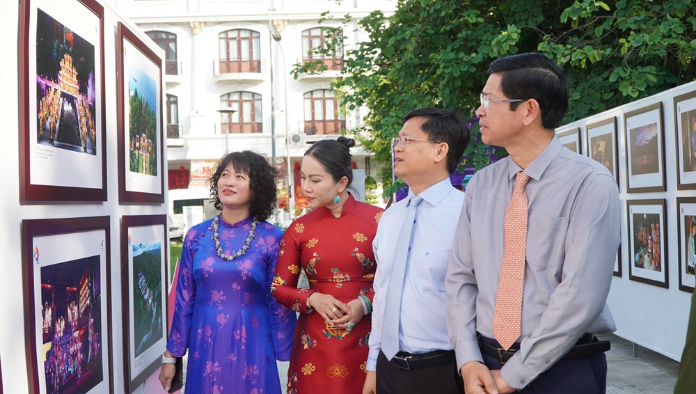  Việt Nam tỏa sáng qua lăng kính nghệ thuật - ảnh 1