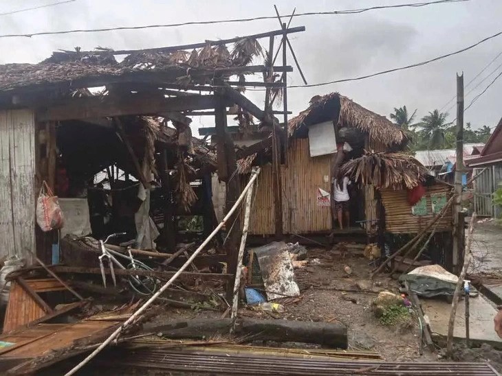 Bão Bualoi tàn phá Philippines, hướng vào miền Trung Việt Nam - ảnh 2