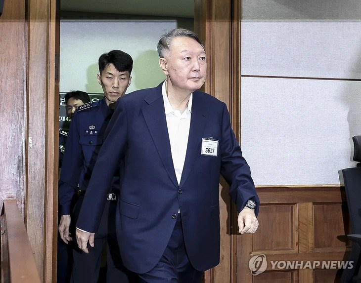 Cựu Tổng thống Hàn Quốc Yoon Suk Yeol ra tòa trong vụ xét xử thiết quân luật - ảnh 1