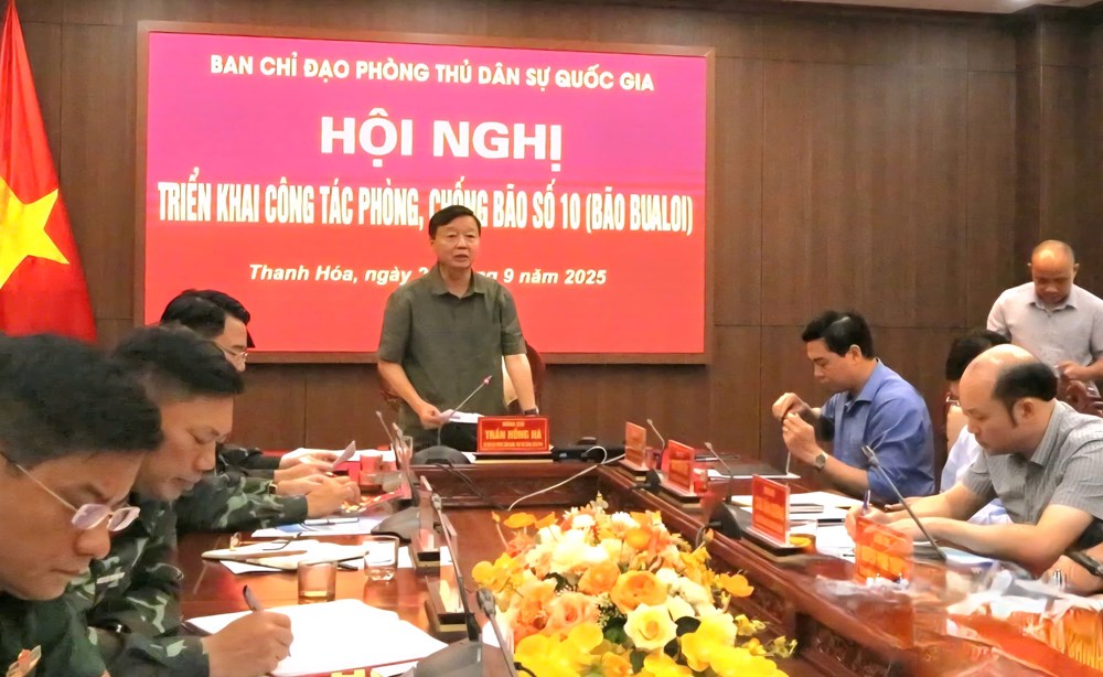Miền Trung “oằn mình” ứng phó với cơn bão số 10 - ảnh 1