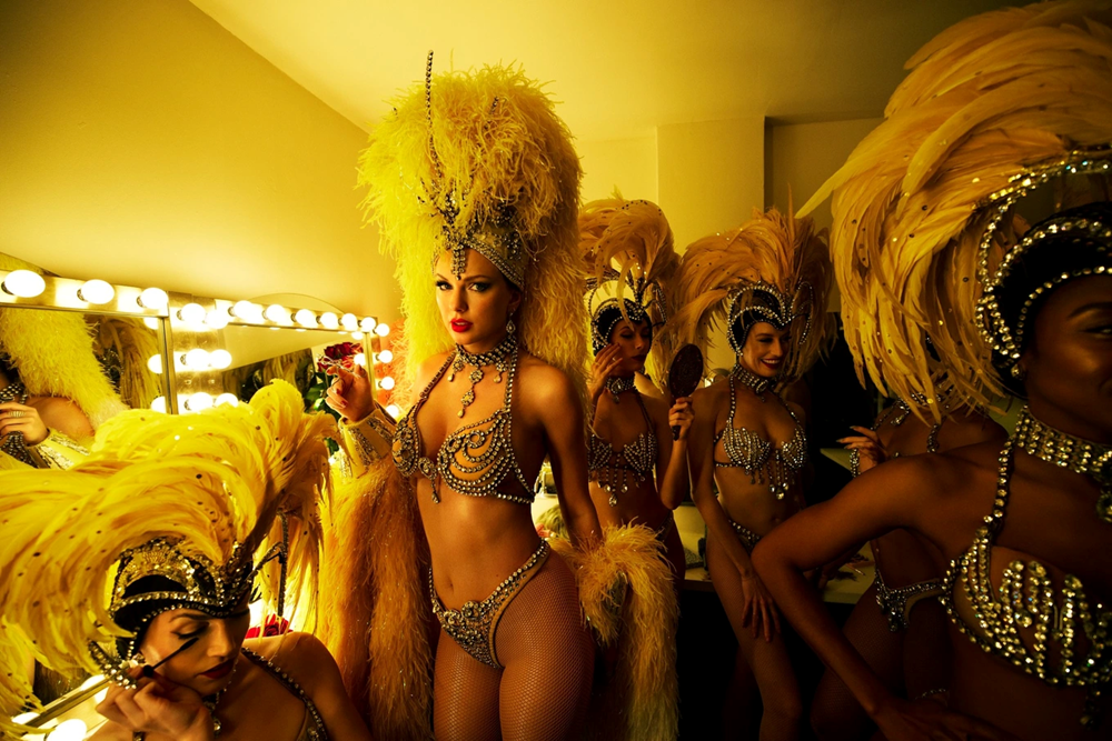 Taylor Swift tái xuất rực rỡ với “The Life of a Showgirl” - ảnh 1