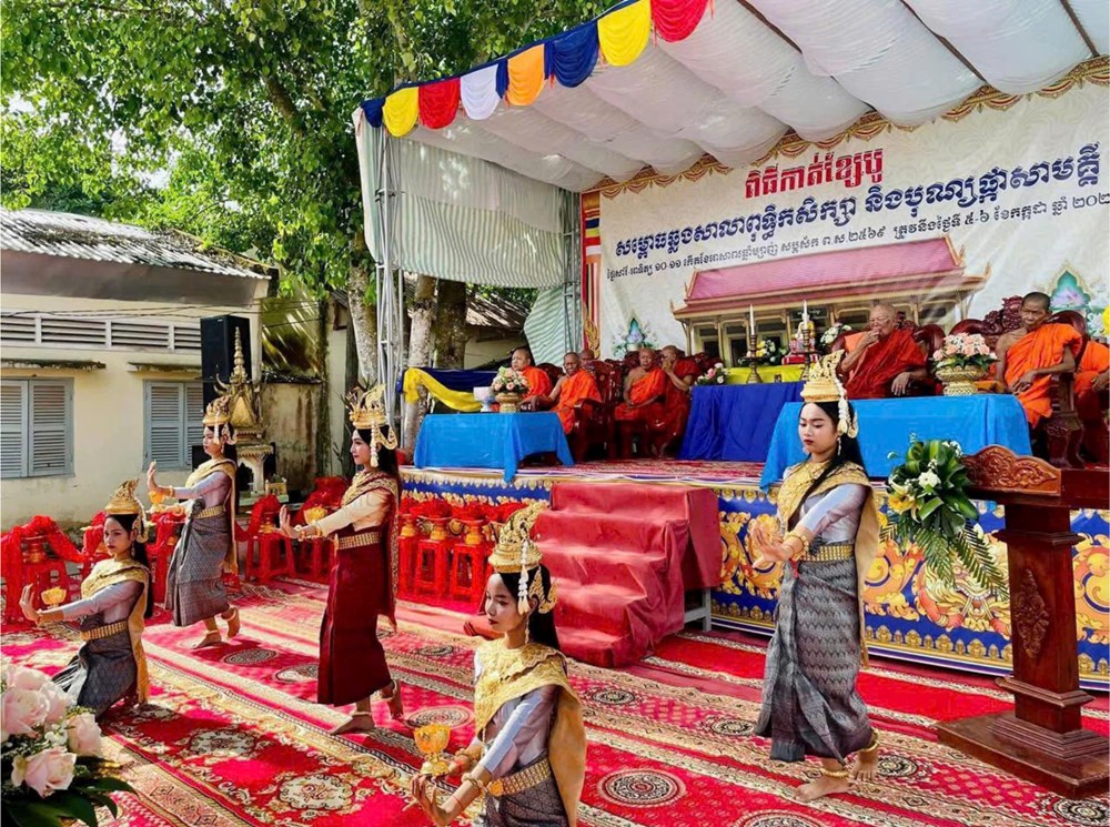 Người trẻ vững bước giữa hai thế hệ văn hóa - ảnh 1