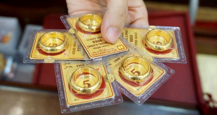  Giá vàng thế giới hạ nhiệt, vàng trong nước và USD đồng loạt biến động - ảnh 1