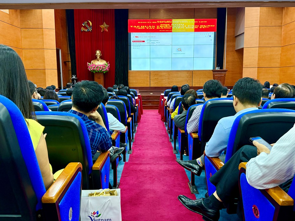 Hội nghị tập huấn triển khai ứng dụng “Sổ tay đảng viên điện tử” - ảnh 3