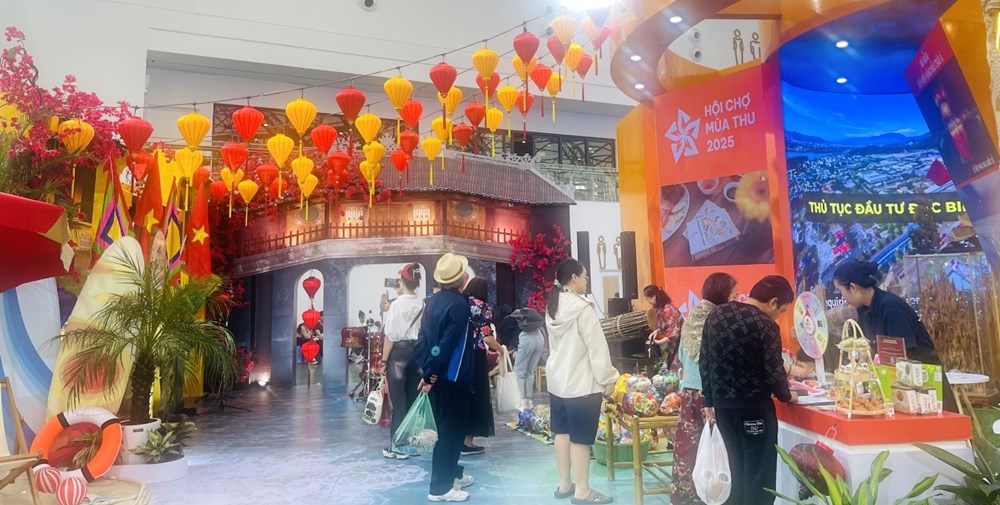 Dấu ấn làng nghề Việt trong không gian Hội chợ mùa Thu 2025 - ảnh 1