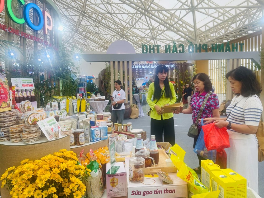 Dấu ấn làng nghề Việt trong không gian Hội chợ mùa Thu 2025 - ảnh 7