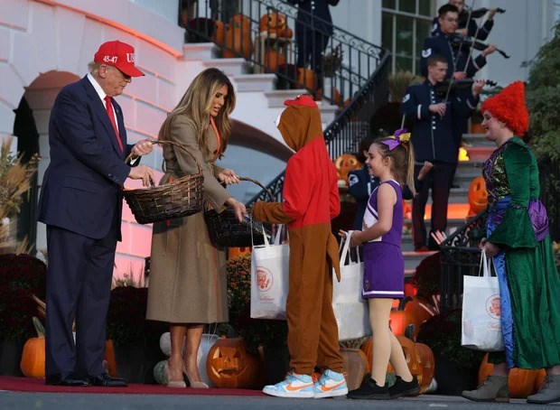 Vợ chồng Tổng thống Trump tổ chức tiệc Halloween tại Nhà Trắng cho trẻ em - ảnh 4