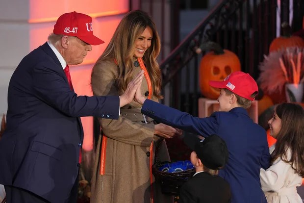 Vợ chồng Tổng thống Trump tổ chức tiệc Halloween tại Nhà Trắng cho trẻ em - ảnh 3