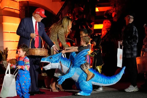 Vợ chồng Tổng thống Trump tổ chức tiệc Halloween tại Nhà Trắng cho trẻ em - ảnh 7