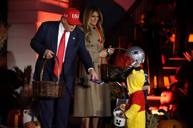Vợ chồng Tổng thống Trump tổ chức tiệc Halloween tại Nhà Trắng cho trẻ em - ảnh 6