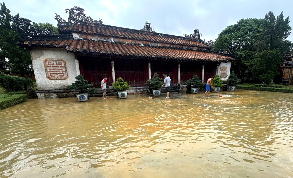 Tích cực khắc phục hậu quả mưa lũ lịch sử tại Huế - ảnh 1