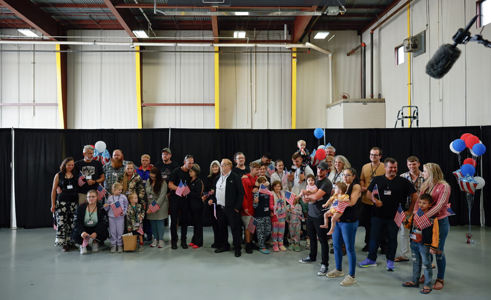 Chính sách tị nạn mới của Mỹ gây tranh cãi vì ưu tiên người Nam Phi da trắng - ảnh 1