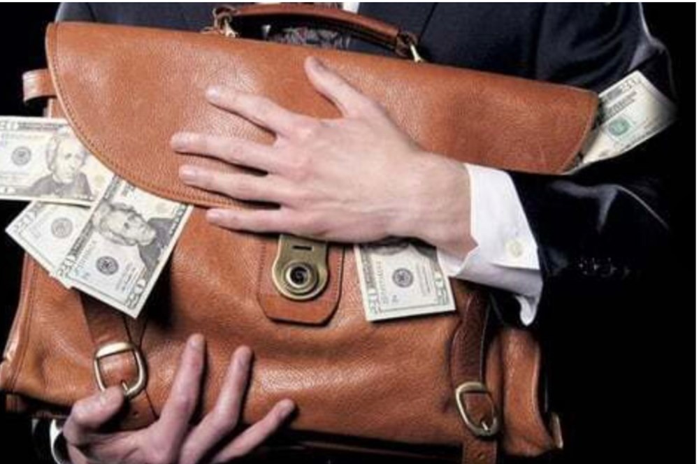 Tội lạm dụng tín nhiệm chiếm đoạt tài sản có mức hình phạt cao nhất là 20 năm tù - ảnh 1