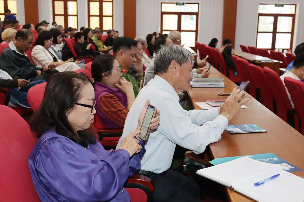 Từ con người và vì con người - ảnh 1