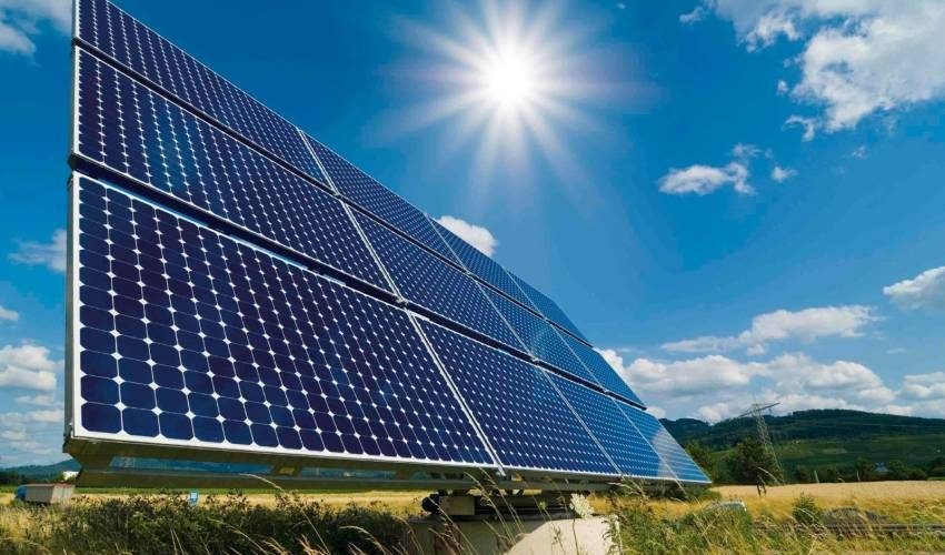 Australia sẽ miễn phí ba giờ điện mặt trời mỗi ngày cho hàng triệu hộ dân - ảnh 1