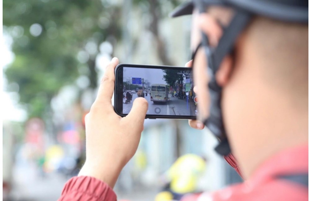 Gửi clip vi phạm giao thông qua app, dữ liệu chuyển thẳng tới cơ quan chức năng - ảnh 1