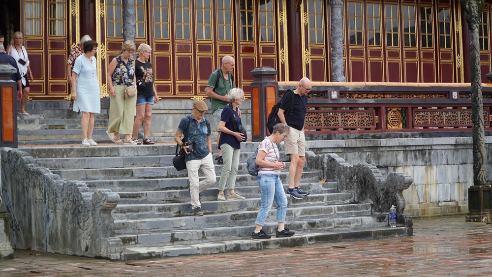 Miền Trung oằn lưng chống chọi mưa lũ - ảnh 3