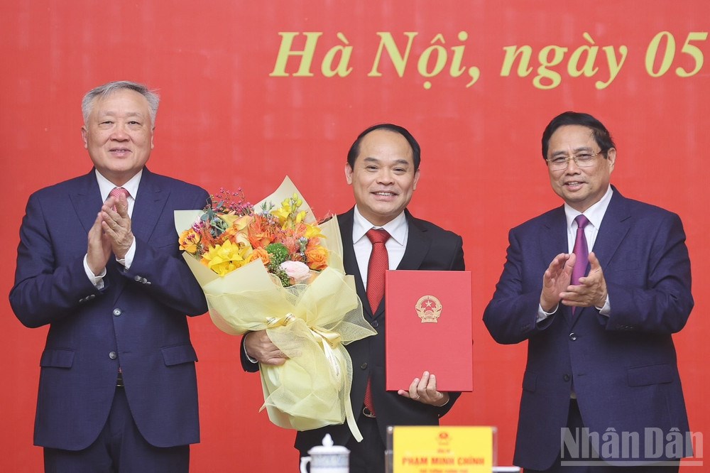 Công bố quyết định của Thủ tướng Chính phủ về công tác cán bộ - ảnh 1