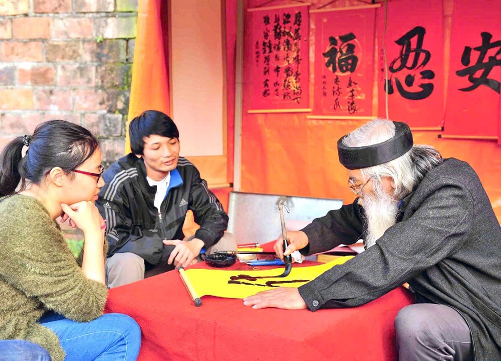 Cần sớm phục hồi văn học chữ Hán - ảnh 1