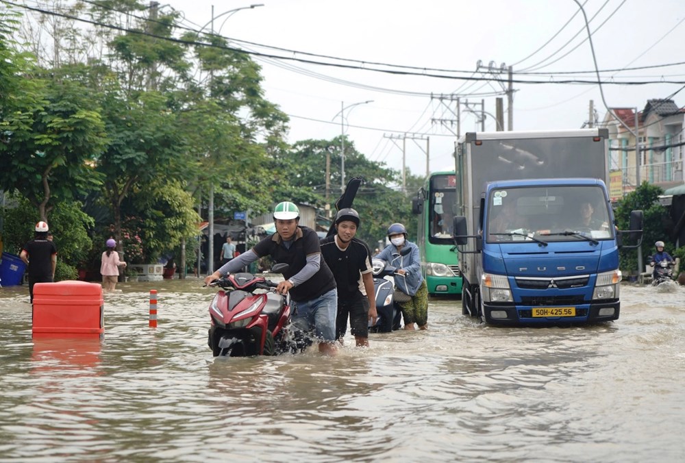Cẩn trọng mưa dông và triều cường - ảnh 1