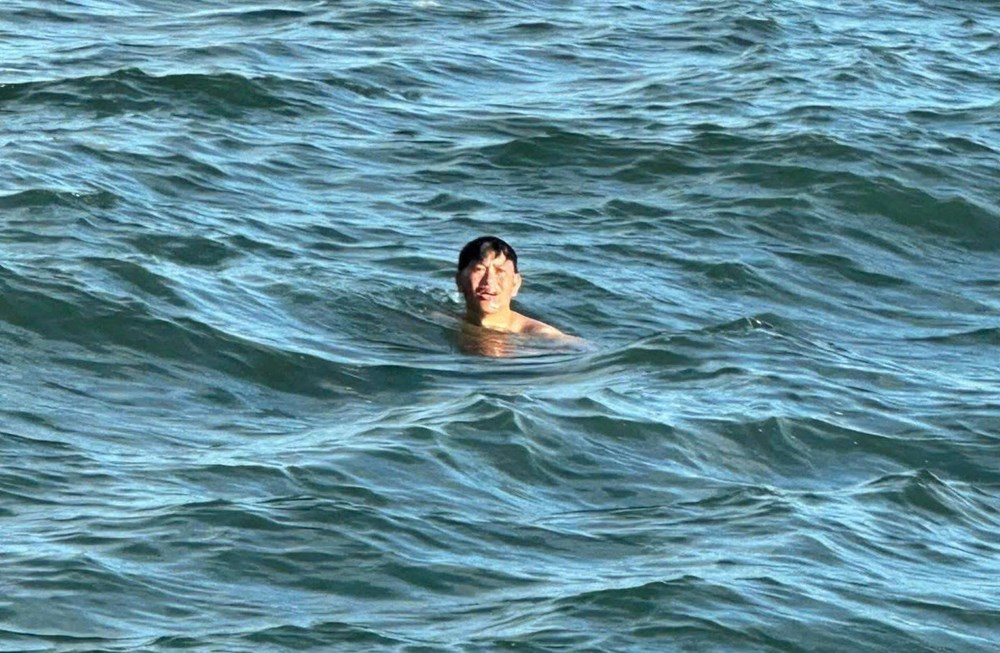  Những giây phút “sinh tử” giữa biển - ảnh 1