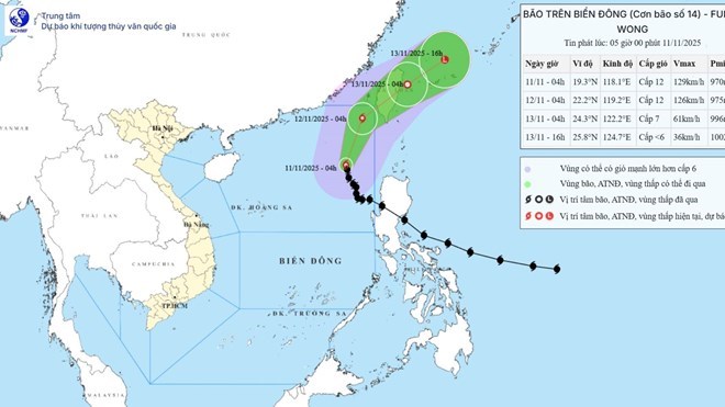 Bão số 14 Fung Wong giảm cấp nhưng vẫn rất mạnh trên Biển Đông - ảnh 1