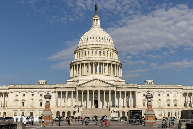 Mỹ đạt thỏa hiệp mở lại chính phủ sau 41 ngày bế tắc - ảnh 1