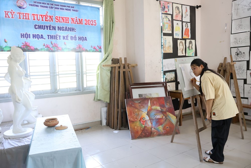 Sân khấu Cố đô vắng bóng nghệ sĩ trẻ - ảnh 2