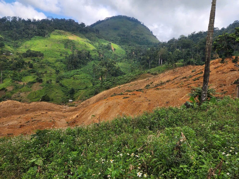 Nguyên nhân sạt lở nghiêm trọng giữa trời nắng ở Đà Nẵng - ảnh 1