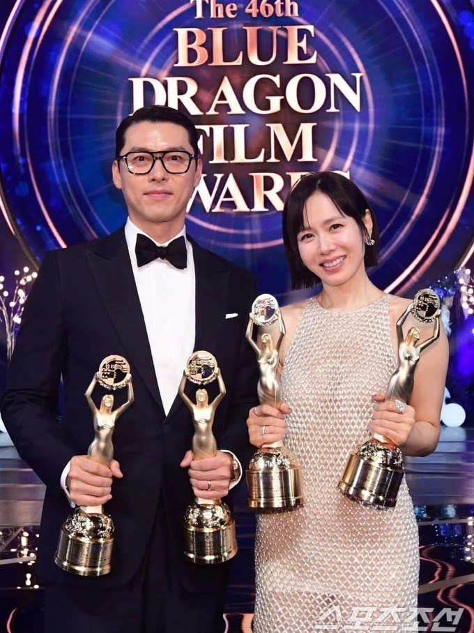 Cặp đôi Hyun Bin và Son Ye-jin làm nên lịch sử tại giải Rồng Xanh 2025 - ảnh 1