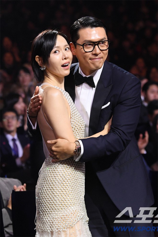 Cặp đôi Hyun Bin và Son Ye-jin làm nên lịch sử tại giải Rồng Xanh 2025 - ảnh 2