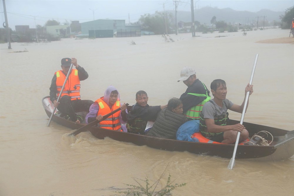  Nam Trung Bộ căng mình ứng phó với mưa lũ lịch sử - ảnh 1