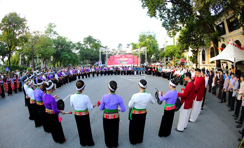  Rực rỡ sắc màu Ngày hội Văn hóa Mường - ảnh 2