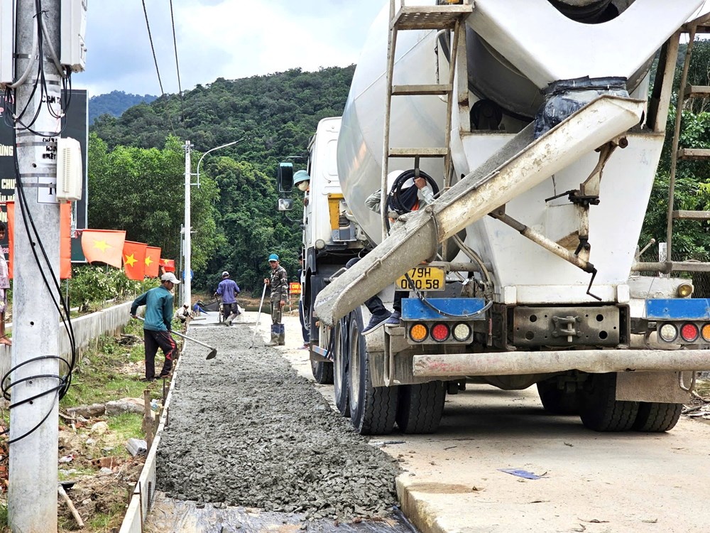 Điện về bản nhỏ giữa núi rừng Gia Lai - ảnh 2