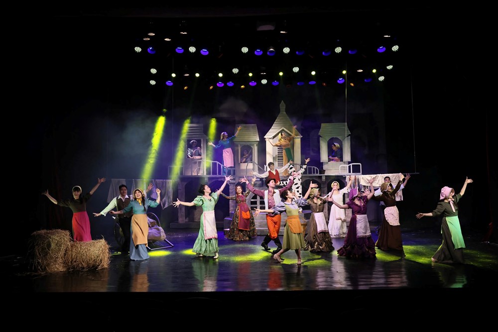 Sân khấu học đường mở lối cho giáo dục toàn diện - ảnh 1