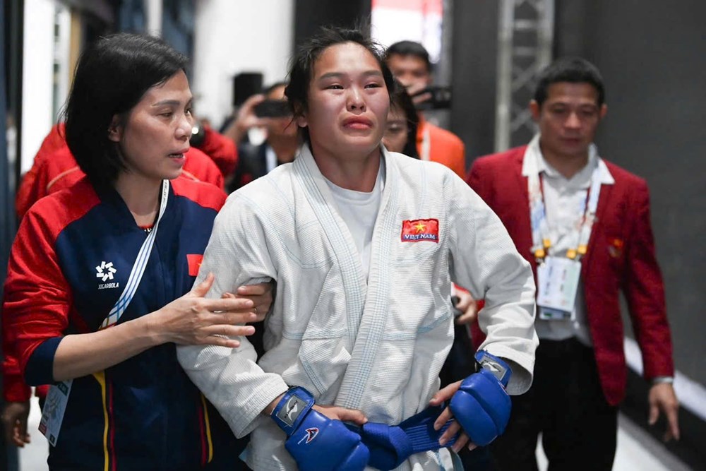  Khi ánh hào quang được dệt từ những hy sinh thầm lặng - ảnh 1