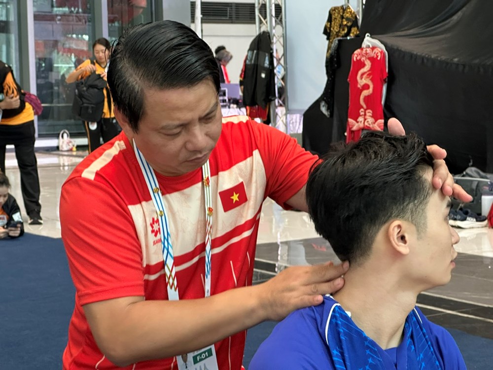  Khi ánh hào quang được dệt từ những hy sinh thầm lặng - ảnh 3