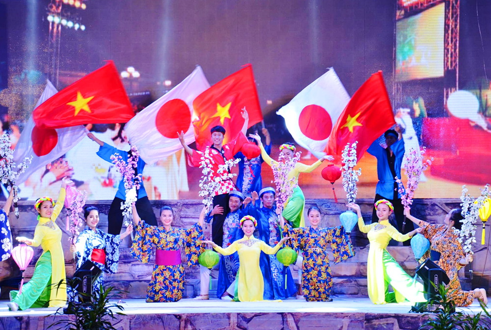 Xây giá trị, chống tiêu cực trong thời kỳ hội nhập - ảnh 1