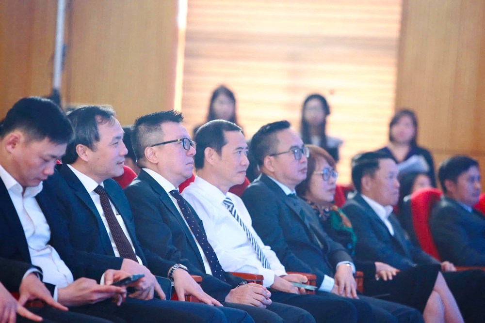 Tôn vinh các tác giả xuất sắc, đi cùng đất nước và đồng hành với nhân dân - ảnh 1