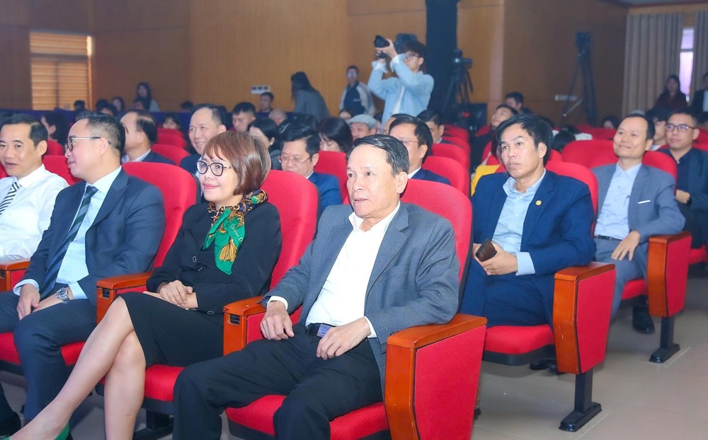 Tôn vinh các tác giả xuất sắc, đi cùng đất nước và đồng hành với nhân dân - ảnh 2