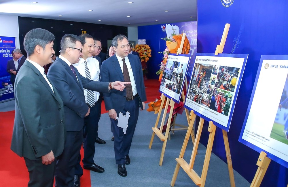 Tôn vinh các tác giả xuất sắc, đi cùng đất nước và đồng hành với nhân dân - ảnh 7