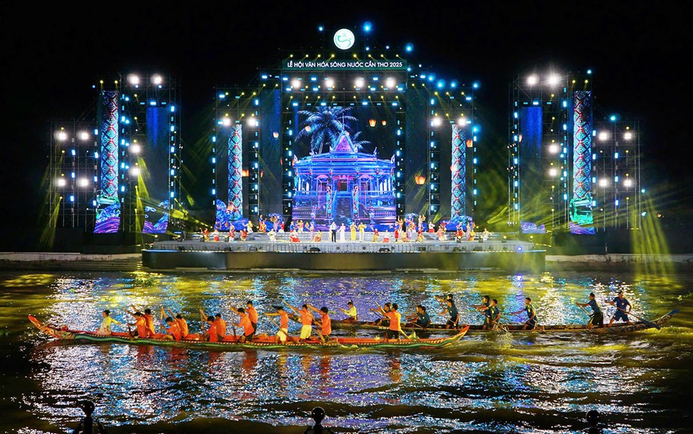 Đồng bằng sông Cửu Long tất bật đón khách - ảnh 1