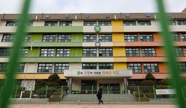 Hàn Quốc: Hơn 4.000 trường học đóng cửa do số lượng học sinh giảm mạnh - ảnh 1