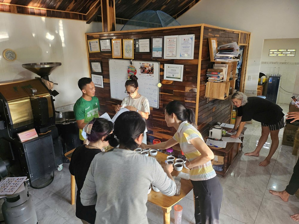 Đắk Lắk: Du khách say mê hành trình “từ vườn đến ly” cà phê - ảnh 3