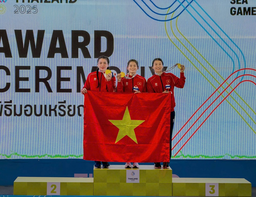 Những giọt nước mắt trên bục vinh quang - ảnh 2