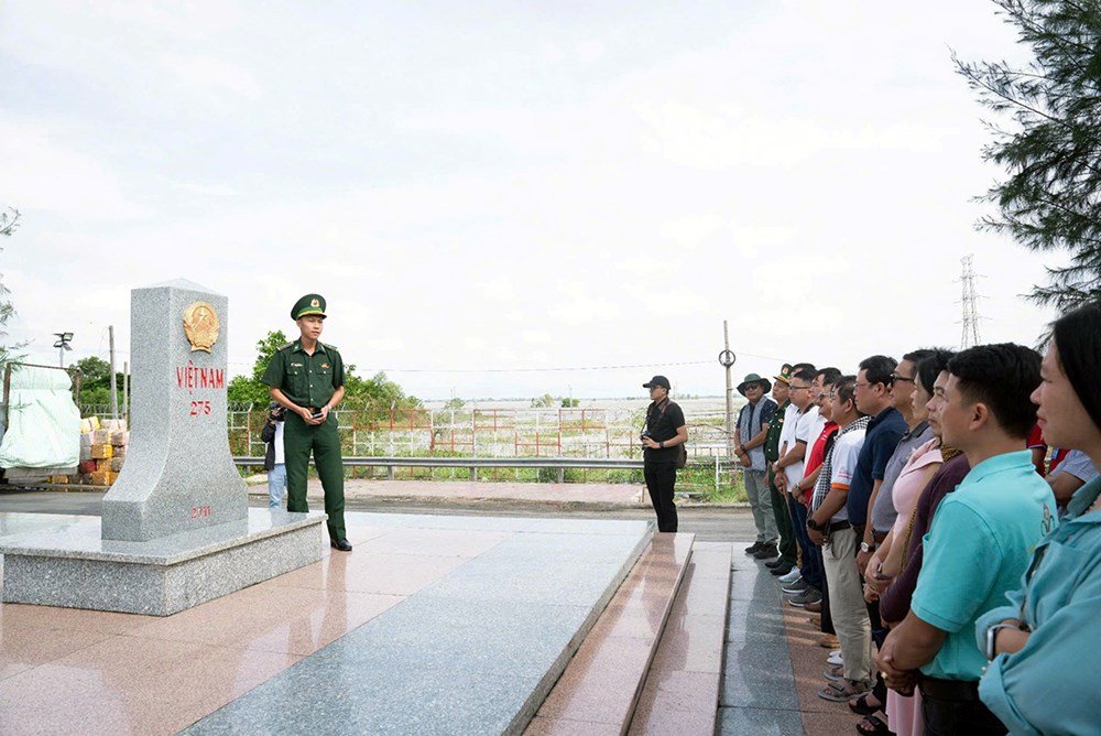  Đi để “Tự hào những dấu ấn vùng biên” - ảnh 1