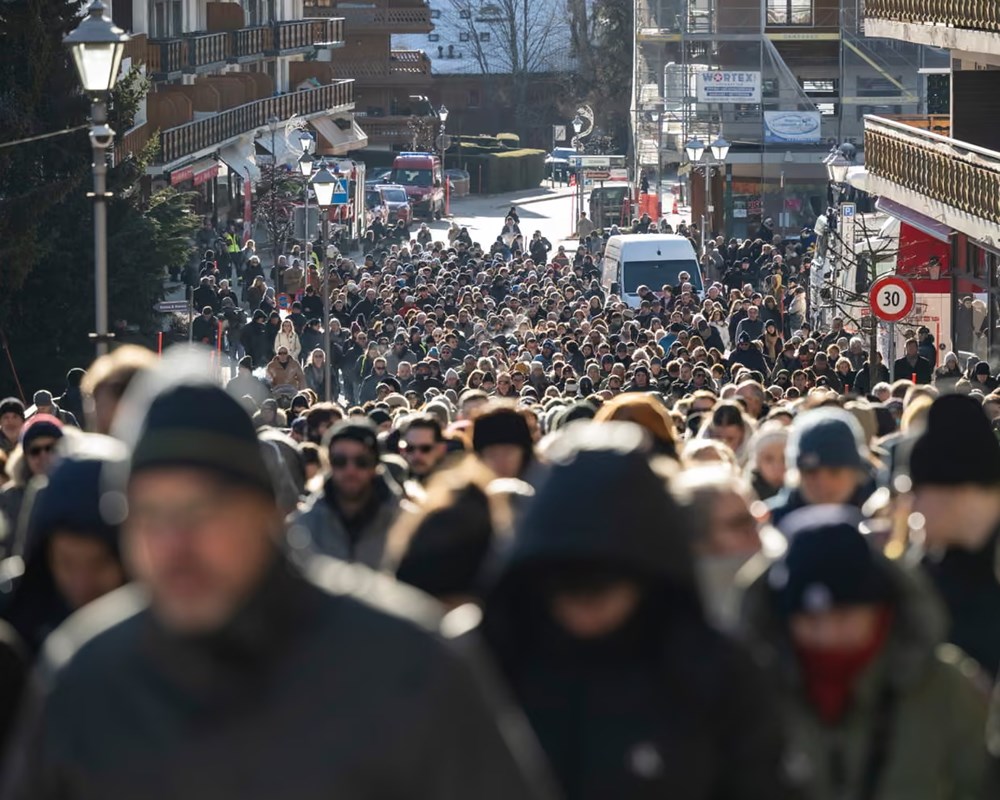 Thụy Sĩ xác định danh tính toàn bộ nạn nhân vụ cháy quán bar tại Crans-Montana - ảnh 1